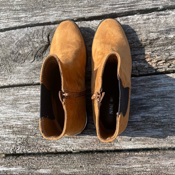 NWT Nine West Light brown and black flat ankle vegan faux suede booties - Picture 5 of 10